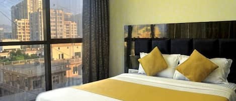 Desk, iron/ironing board, free WiFi, bed sheets