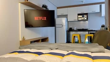 Classic Studio | 1 bedroom, iron/ironing board, free WiFi