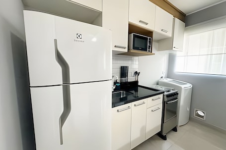 Gallery Apartment | Private kitchen | Microwave, stovetop, cookware/dishes/utensils