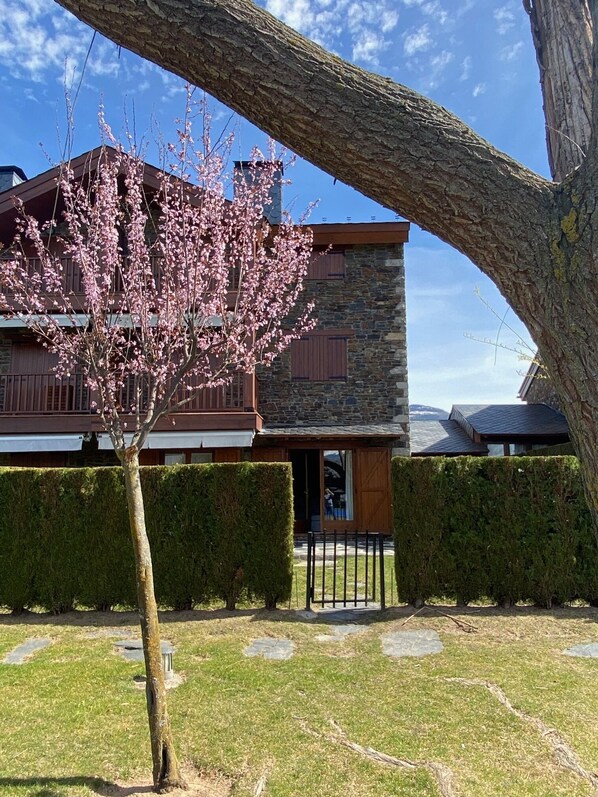 Exterior - Casa con Jardín y Piscina en el Palacio de Cerdeña (Palau-de-Cerdagne)