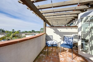Apartment (2 Bedrooms) | Interior - Coastal Santa Barbara Townhome, Walk to Beach! (Santa Barbara)