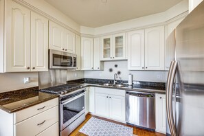 Interior - Coastal Santa Barbara Townhome, Walk to Beach! (Santa Barbara)