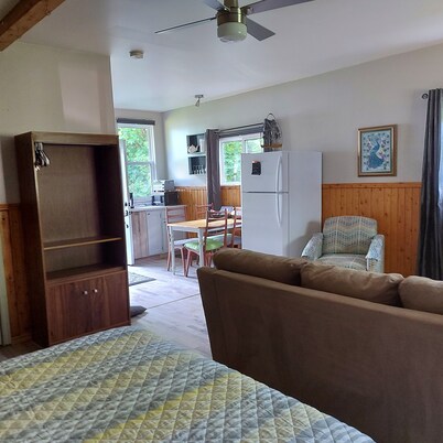 Waterfront studio on the Island. Long term stays only. Unlimited wifi.