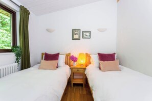 3 bedrooms, iron/ironing board, travel crib, free WiFi