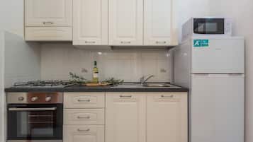 Apartment, 3 Bedrooms, Balcony | Private kitchen
