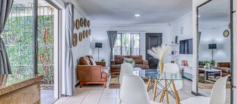 The Cottage-1 Bed-pool-bbq-fibre-solar-samrand