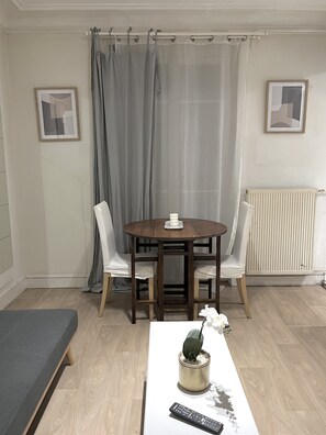 Dining - Haussmanien Apartment Paris (Paris)