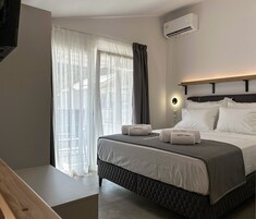 2 habitaciones, cortinas blackout y sistema de insonorización 