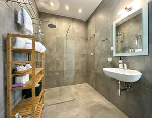 Family House | Bathroom