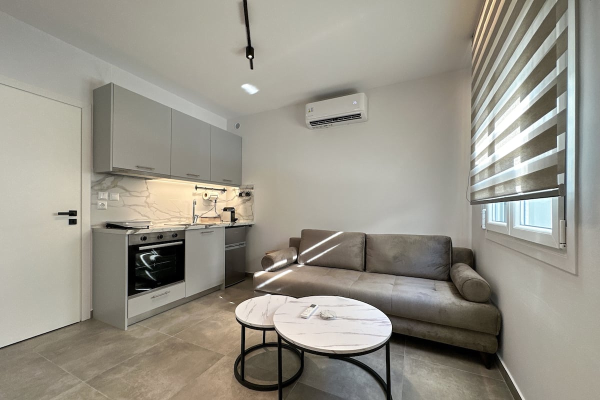Basic House | Living area | Smart TV