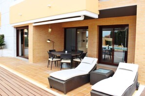 Outdoor dining - Monte Laguna - Luxury Condominium (Vilamoura)