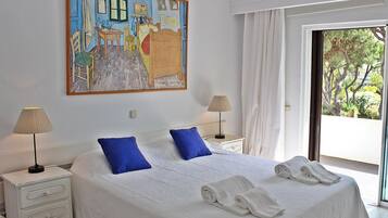 2 bedrooms, iron/ironing board, travel crib, free WiFi