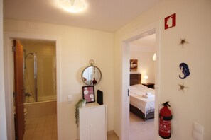 1 dormitorio, tabla de planchar con plancha, wifi gratis y ropa de cama
