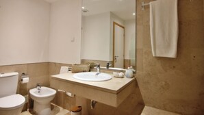 A bathroom with a toilet, bidet, sink, and a large mirror. - Residences Golf Club - Pool and Tenis Court (Vilamoura)