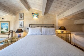 3 chambres, fer et planche à repasser, Wi-Fi, draps fournis