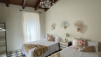 5 slaapkamers, een strijkplank/strijkijzer, wifi, beddengoed