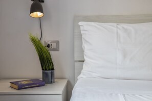 1 dormitorio, tabla de planchar con plancha, wifi y ropa de cama