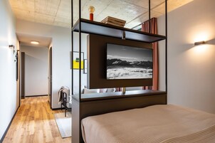 Caja de seguridad en la habitación y escritorio 