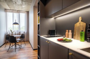 Caja de seguridad en la habitación y escritorio 