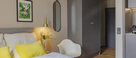 Standard Apartment, 1 Queen Bed, Kitchen (Full Kitchen)