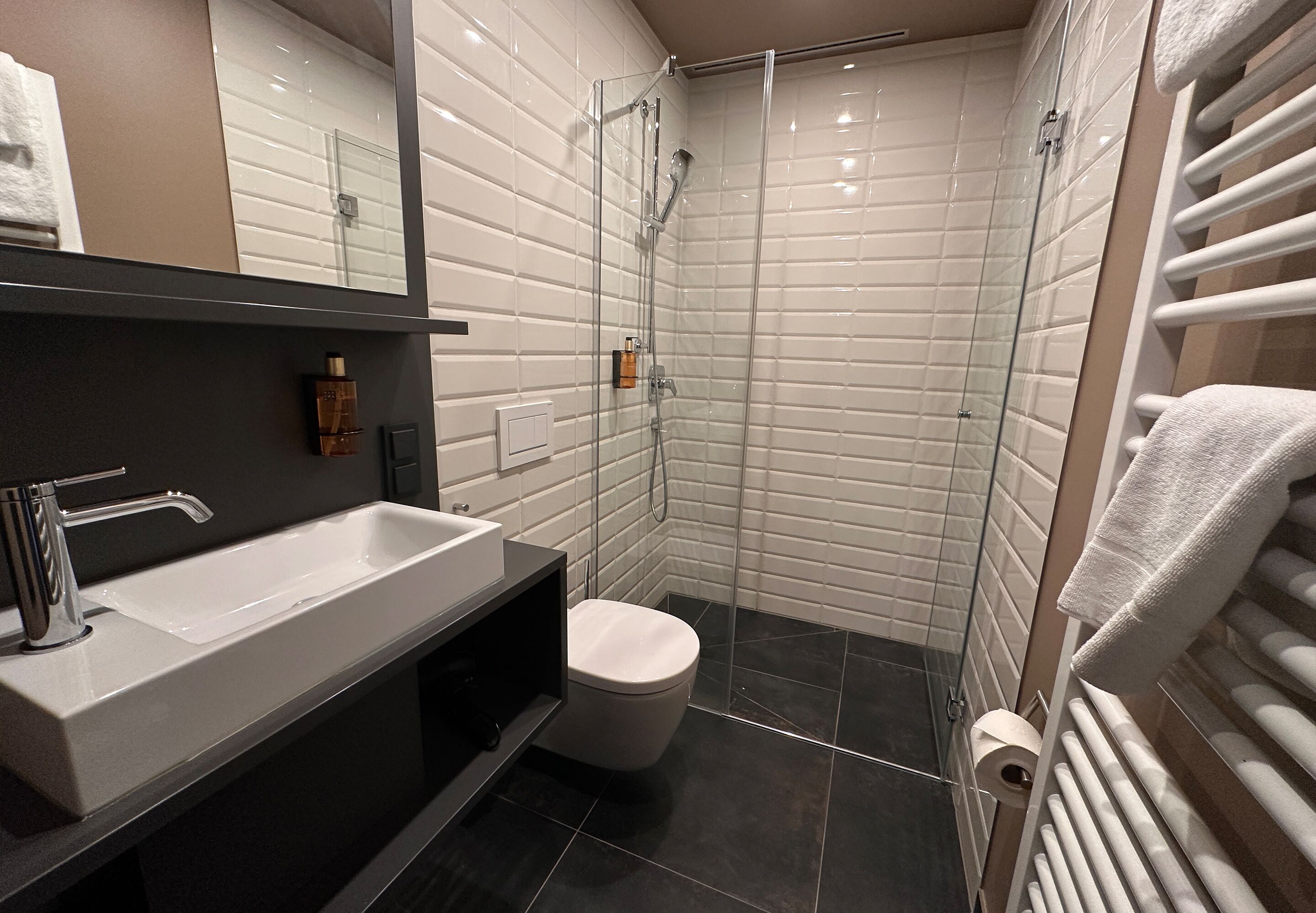 淋浴设施、吹风机、毛巾、肥皂