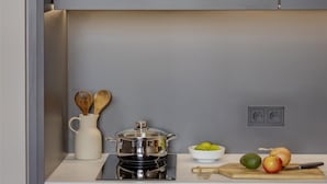 Microwave, stovetop, dishwasher, electric kettle - ipartment Leverkusen @HOME by Best Western (Leverkusen)
