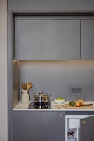 Microondas, placa de cocina, lavavajillas, tetera/pava eléctrica