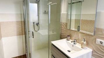 Dutxa i banyera d'hidromassatge