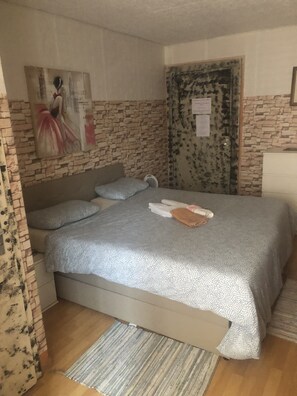 Quarto casal básico | Wi-Fi de cortesia