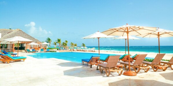 Outdoor pool - Coral Bay by DR Collection (Punta Cana)