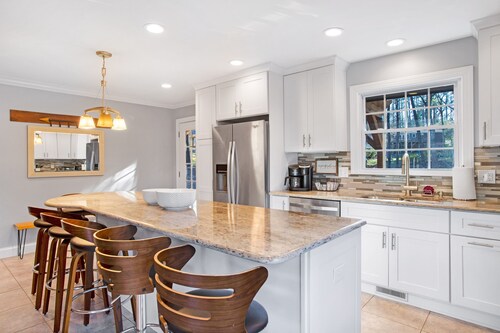 Beautiful home in the heart of Raleigh, perfect blend of convenience & comfort.