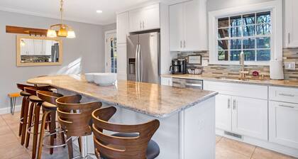 Beautiful home in the heart of Raleigh, perfect blend of convenience & comfort.