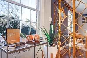 Interior - Beautiful home in the heart of Raleigh, perfect blend of convenience & comfort. (Raleigh)