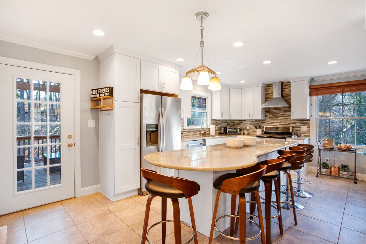 Beautiful home in the heart of Raleigh, perfect blend of convenience & comfort.