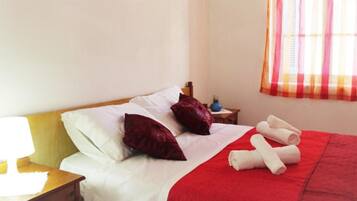 2 bedrooms, desk, iron/ironing board, free WiFi