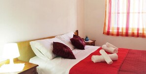 2 chambres, bureau, fer et planche à repasser, Wi-Fi gratuit