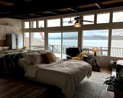 Entire Lake Front home on Beautiful Clearlake with Private Dock! See Pics!