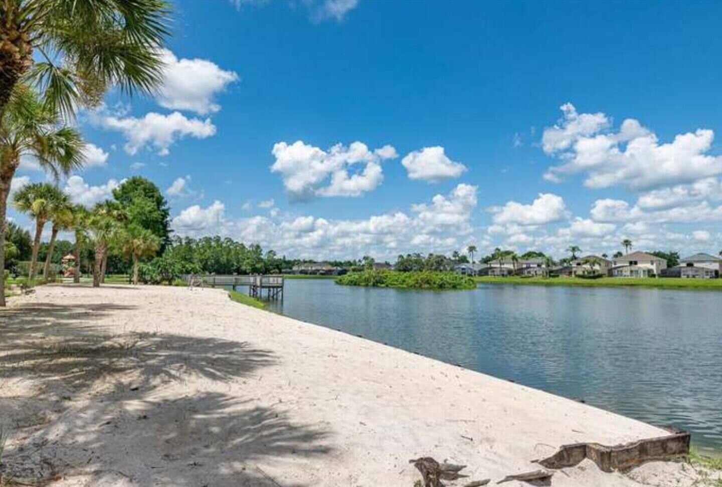 Luxurious Lake Berkley Townhome minutes away from Disney Parks and Shopping