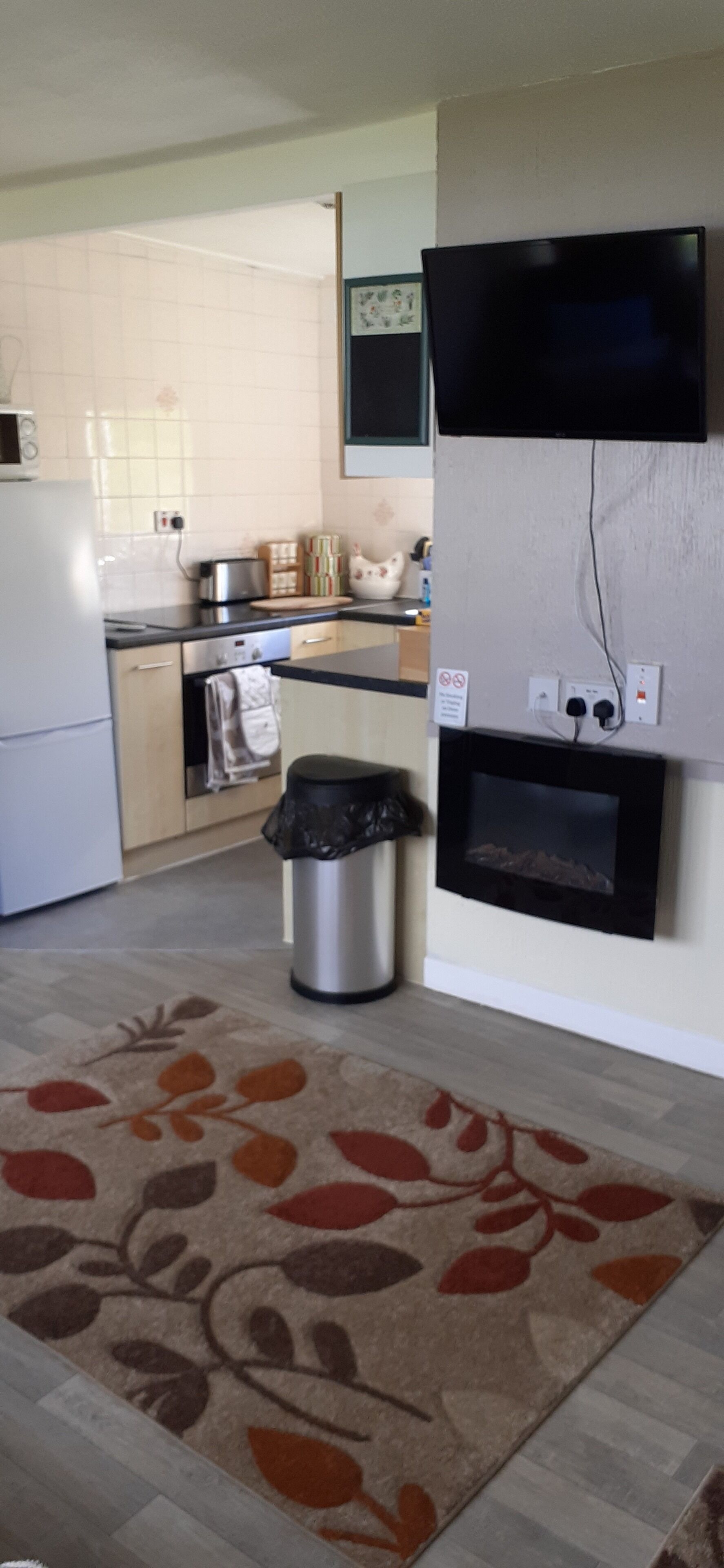 Chalet | Private kitchen | Fridge, microwave, oven, stovetop