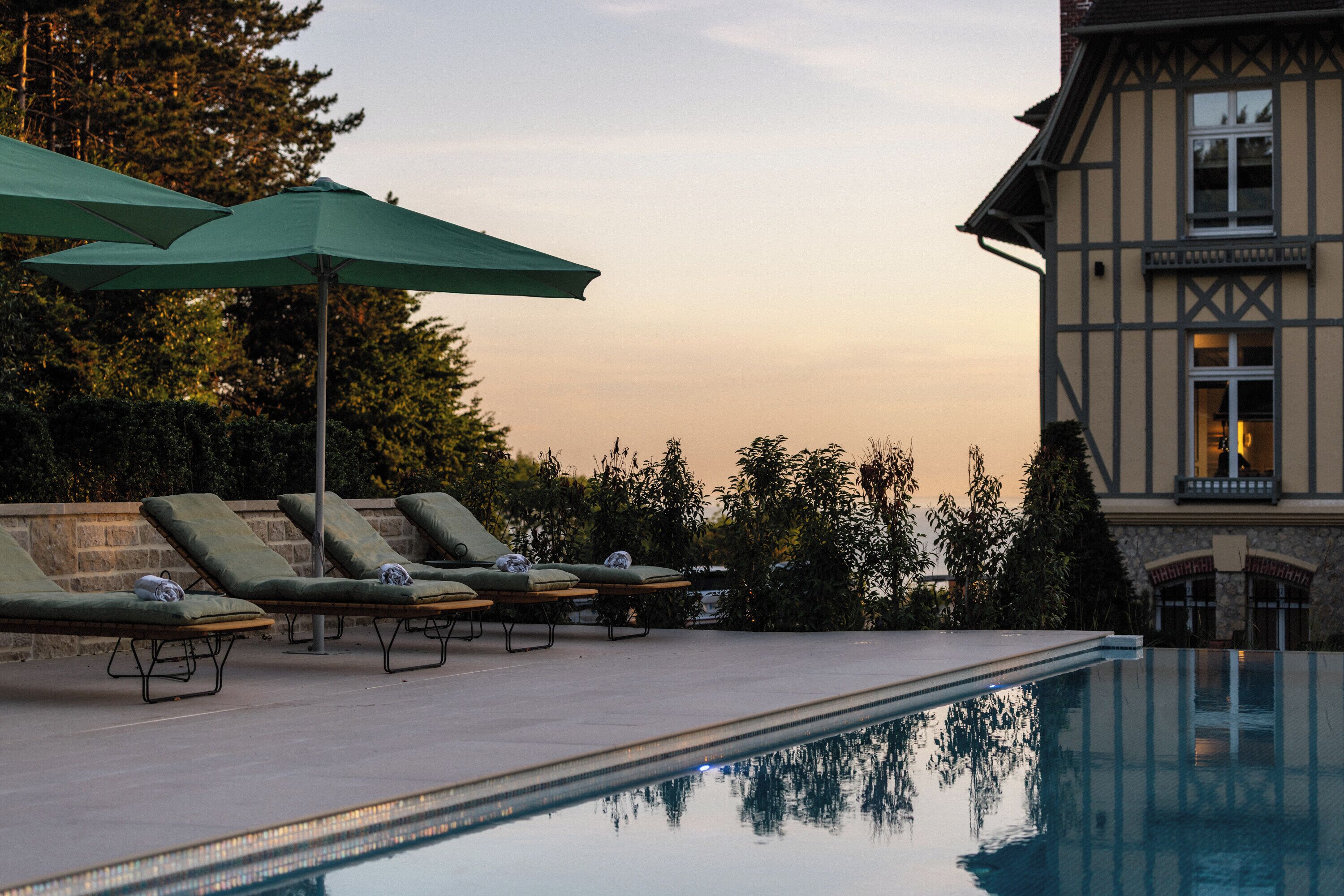 Seasonal outdoor pool, open 8:00 AM to 8:00 PM, pool umbrellas