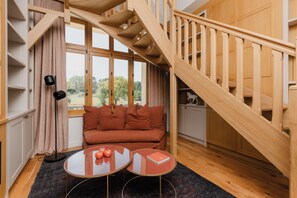 Suite, 1 King Bed, Park View | Living area