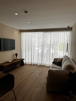 Smart-TV, Tischtennisplatte