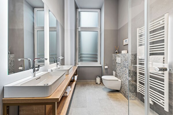Exclusive Condo, 2 Bedrooms, Non Smoking, Courtyard View | Bathroom
