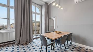 Panoramic Condo, 2 Bedrooms, Balcony | In-room dining
