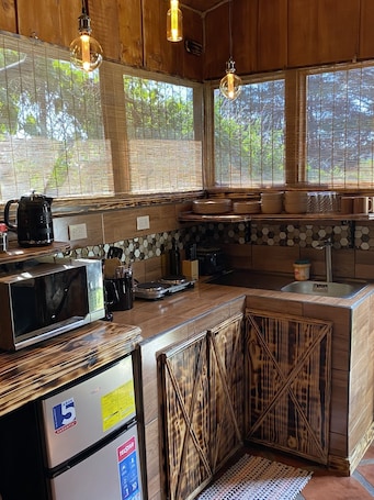 Fridge, microwave, oven, stovetop. Cabañas Tierra Fertil #2