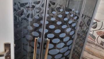 淋浴設備、環保梳洗用品、風筒、坐浴桶