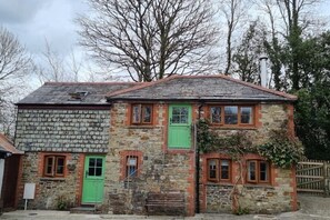 Exterior - The Barn, a cosy cottage in rural Cornwall. (Withiel)