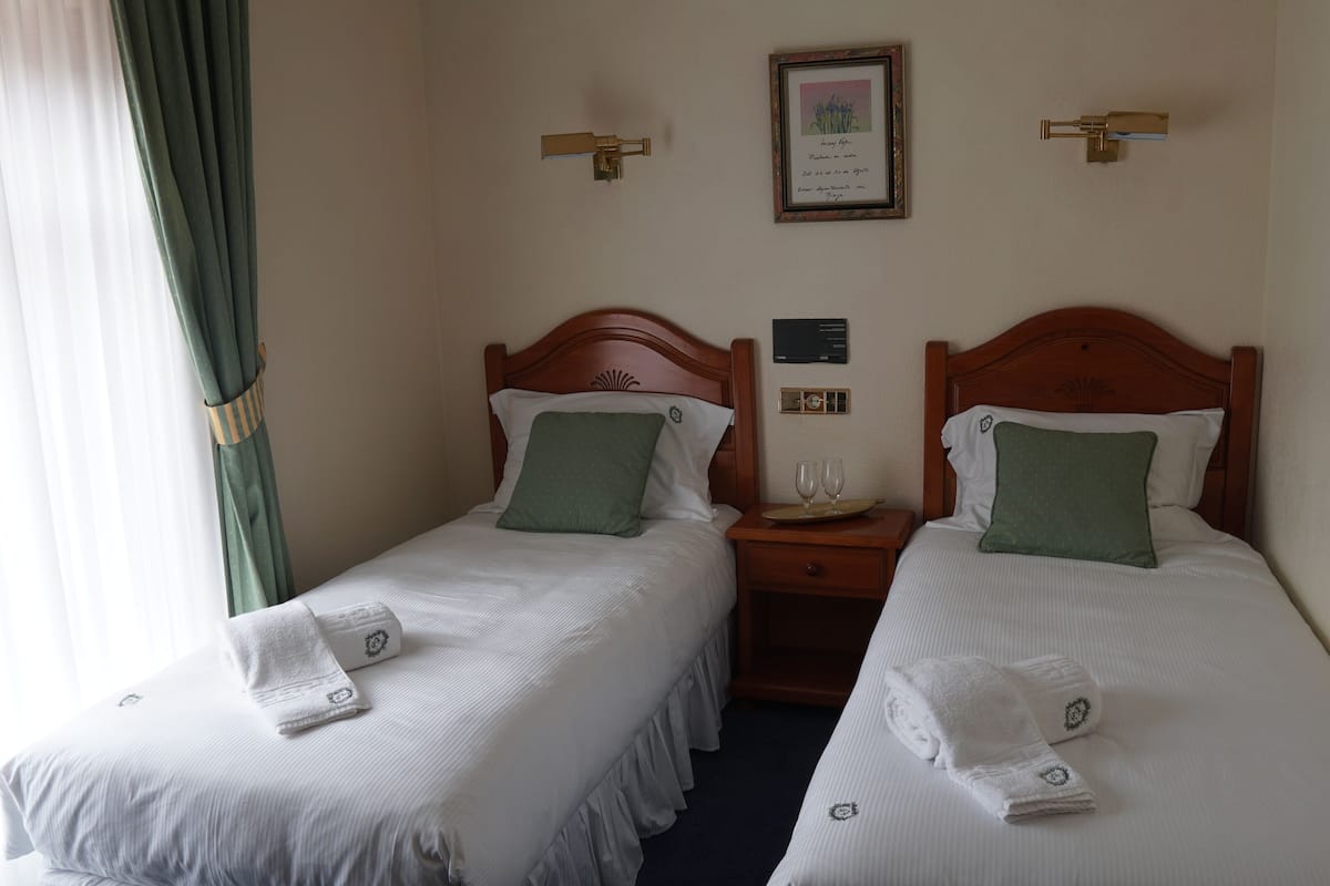 Minibar, free WiFi, bed sheets