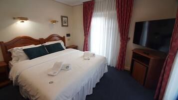 Minibar, free WiFi, bed sheets