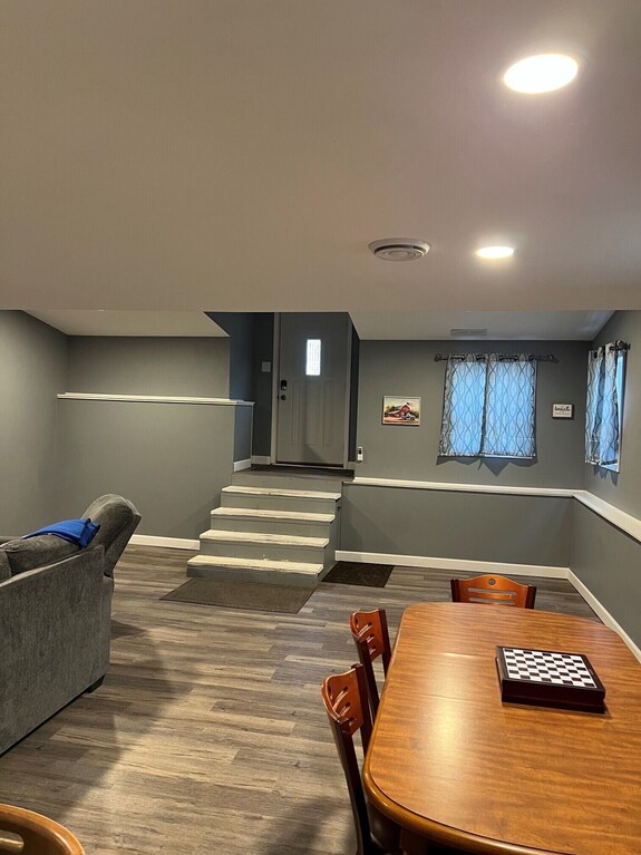Located Across The Road Of West Lake Okoboji. 8 Beds. Room For Parking Trailers - Okoboji, IA